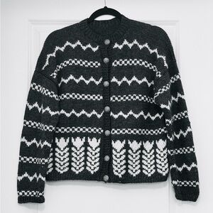 Unique Design HAND-KNIT Cardigan Wool Grey White Domed Pewter Buttons Sz M